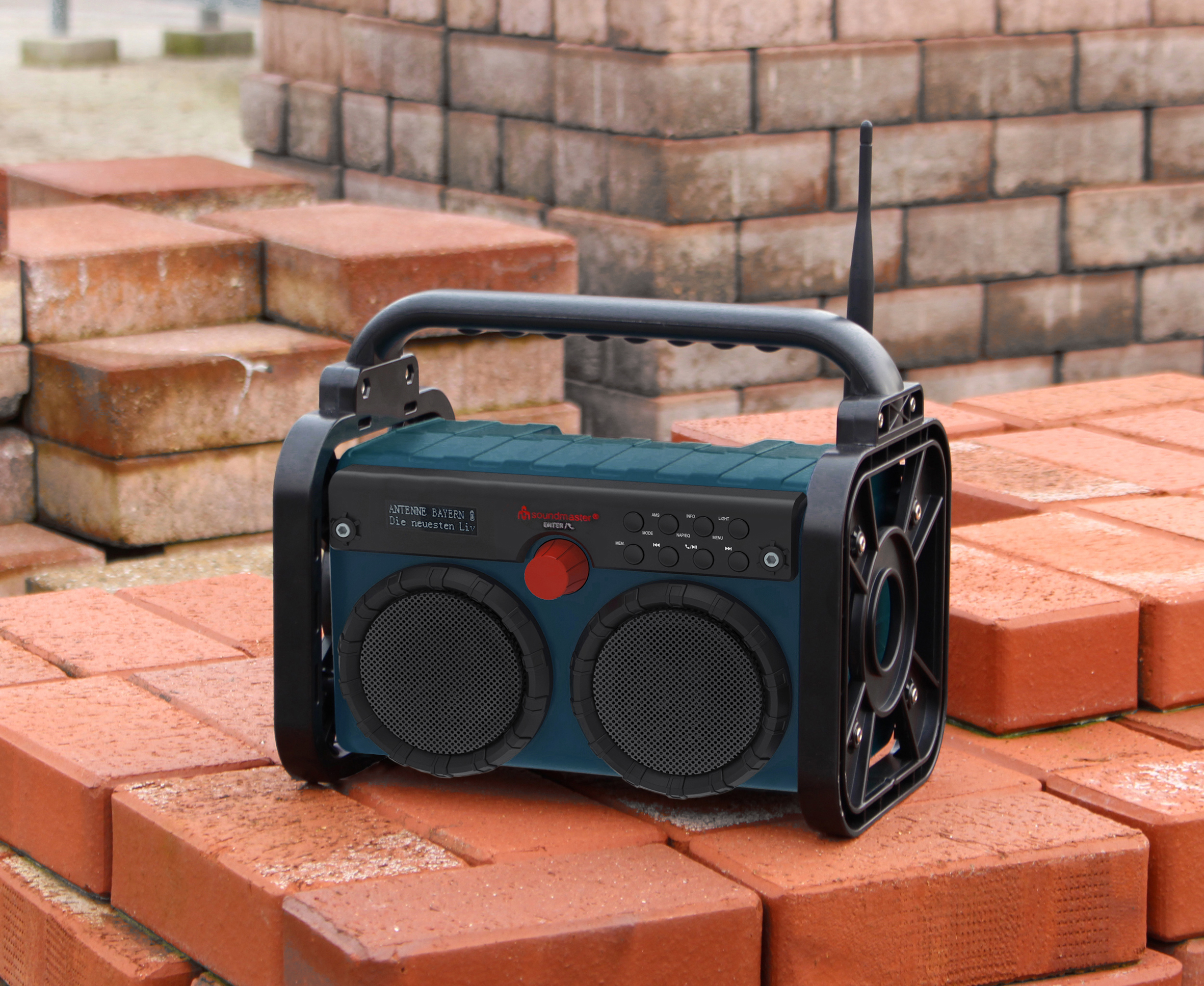 Soundmaster DAB85BL Stereo DAB+/UKW Baustellen-/Gartenradio mit Bluetooth®, LED-Arbeitsleuchte & Li-Ion Akku  - Bild 3