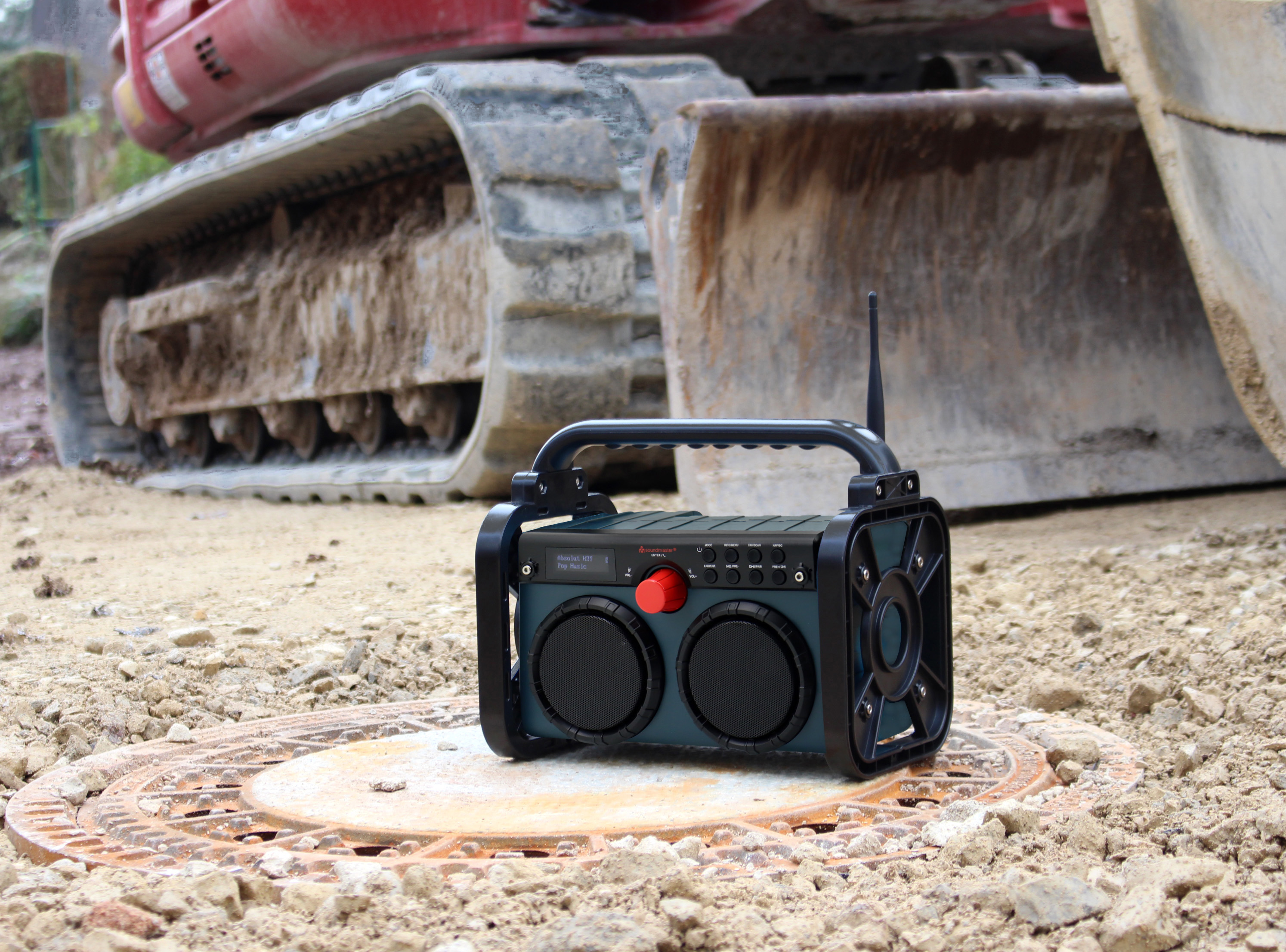 Soundmaster DAB85BL Stereo DAB+/UKW Baustellen-/Gartenradio mit Bluetooth®, LED-Arbeitsleuchte & Li-Ion Akku  - Bild 5